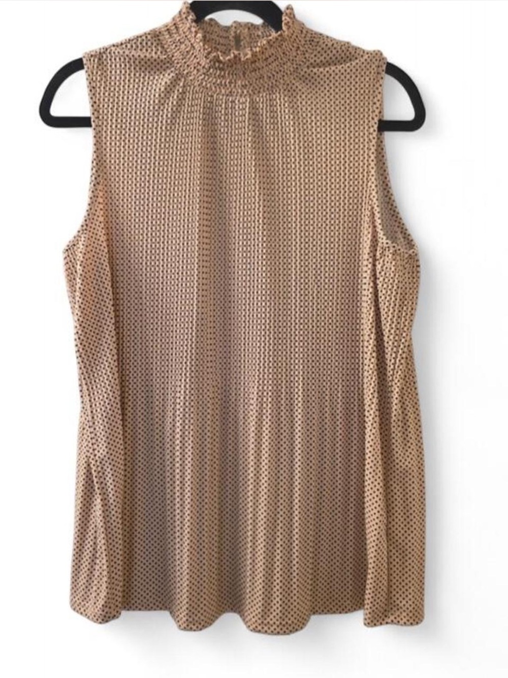 Adrianna Papell Blush Pink & Black Polka Dot Sleeveless Smocked Neck Blouse. L